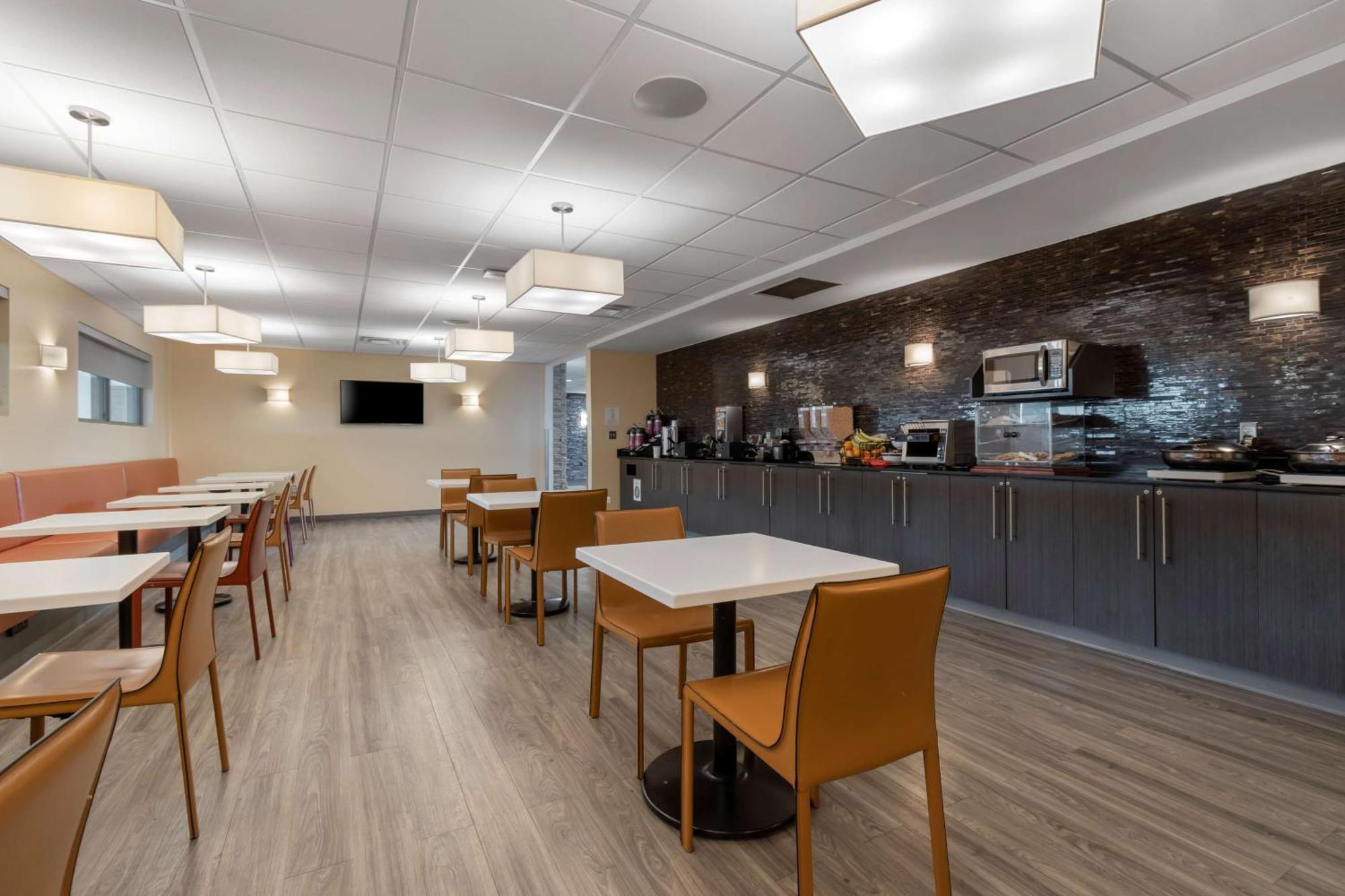 Best Western Plus Airport Inn & Suites Saskatoon Exterior foto