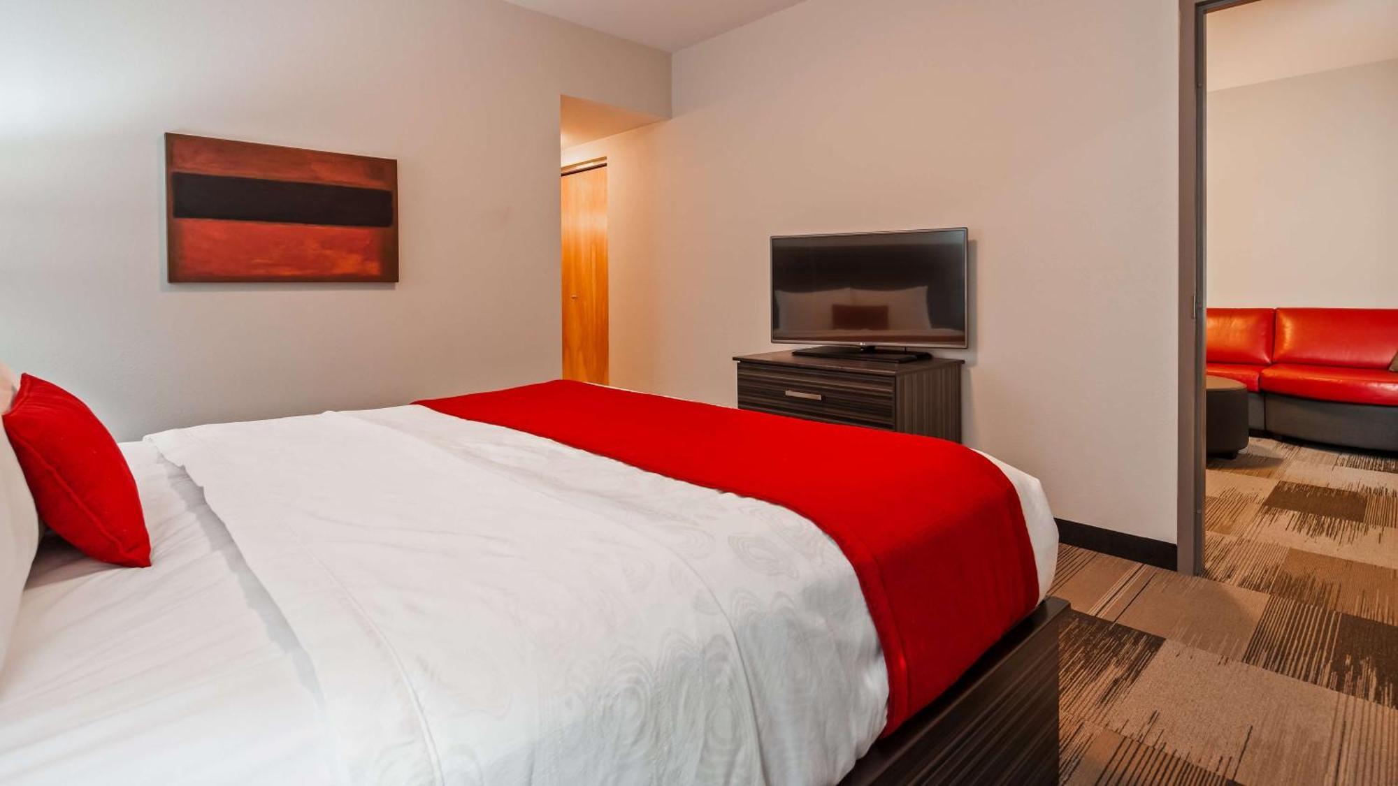 Best Western Plus Airport Inn & Suites Saskatoon Exterior foto