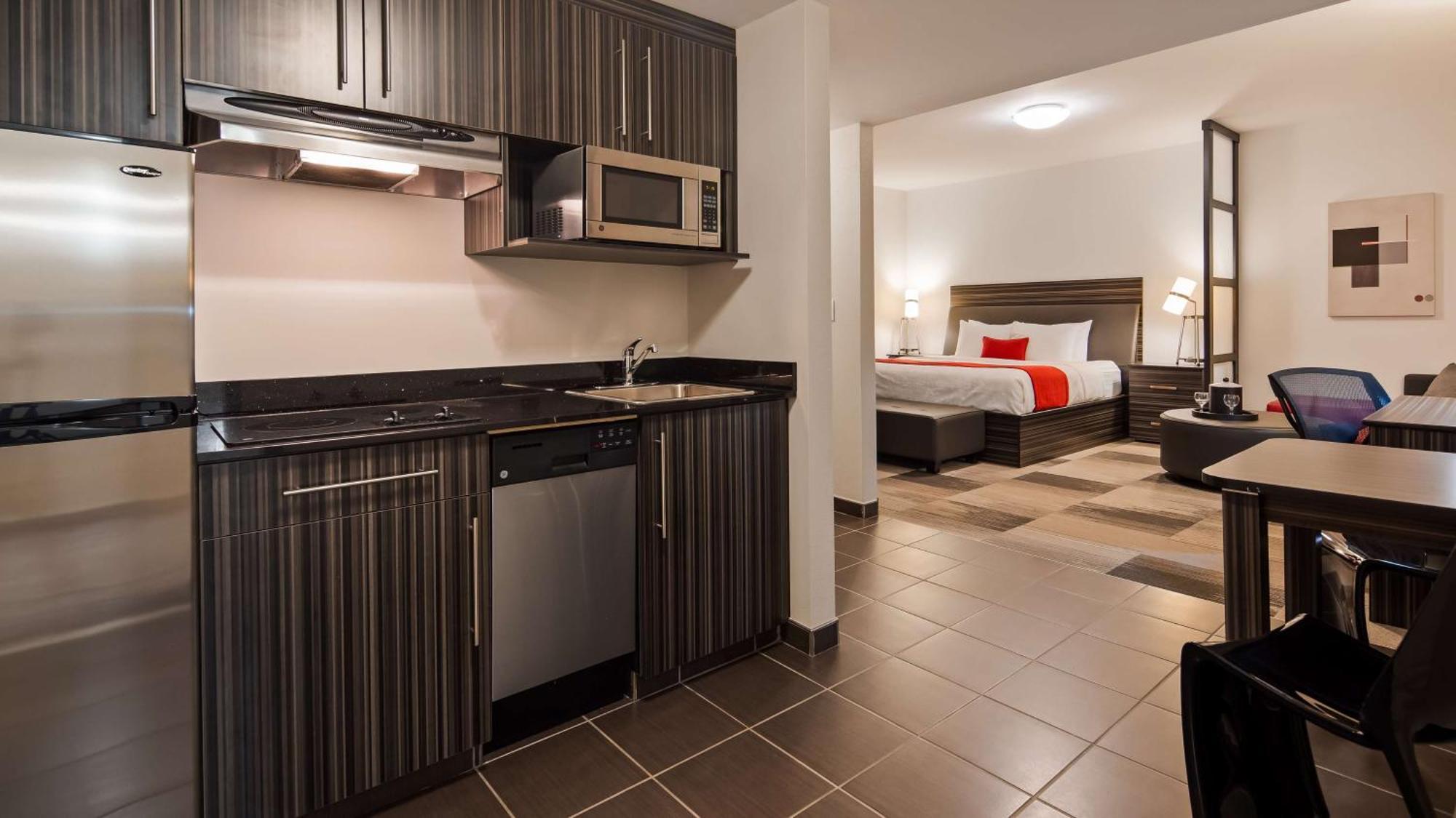 Best Western Plus Airport Inn & Suites Saskatoon Exterior foto