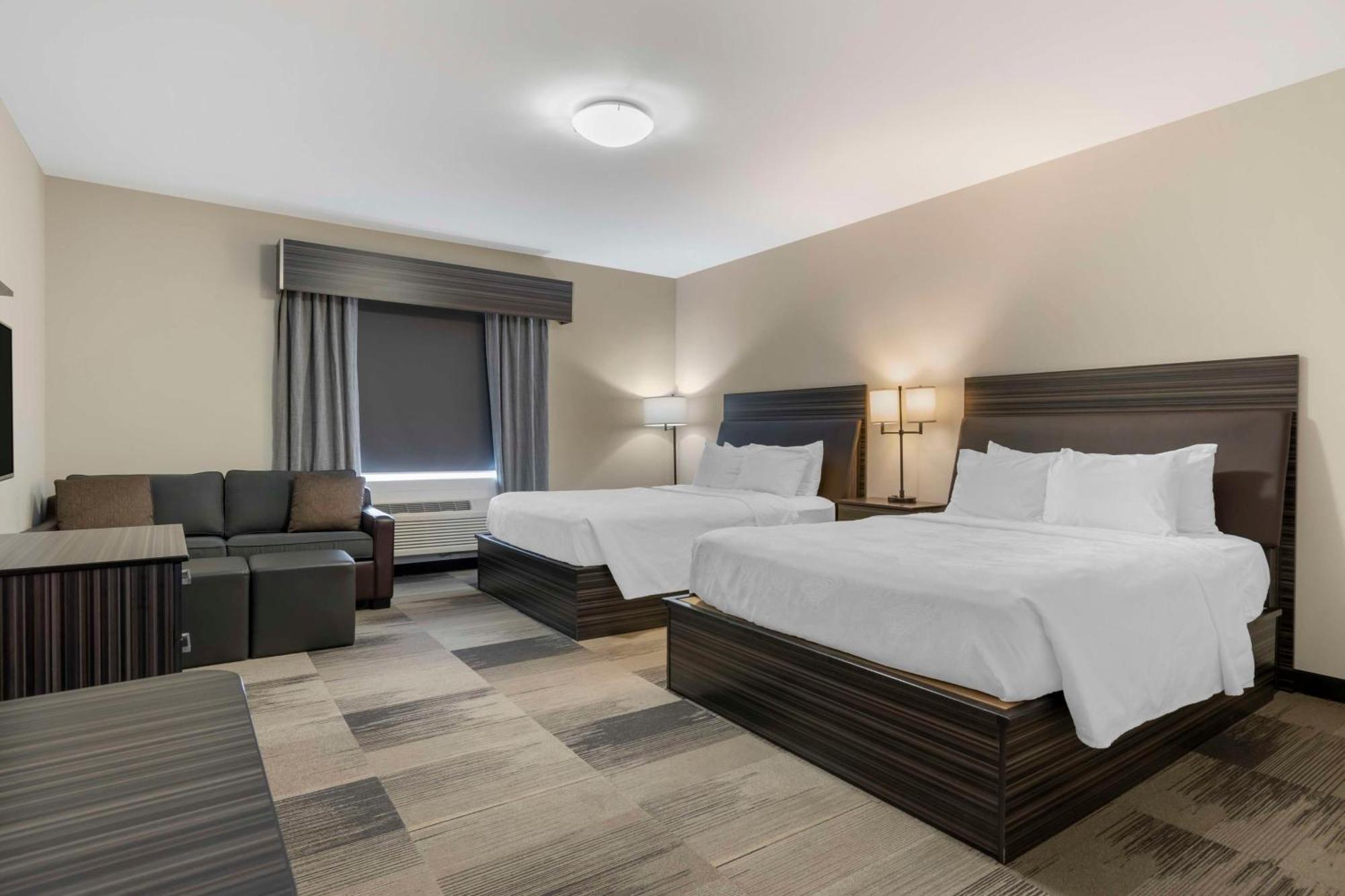 Best Western Plus Airport Inn & Suites Saskatoon Exterior foto